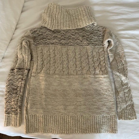 Abercrombie & Fitch Knit Sweater - Picture 2 of 6